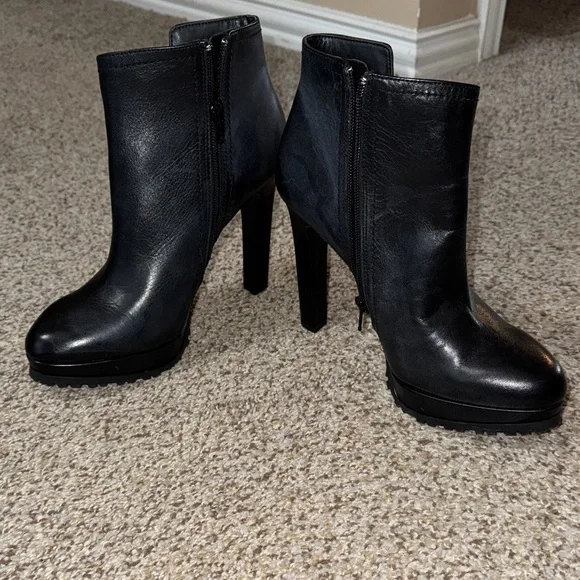New Gianni Bini Black Omarrah Heeled lug Booties - Picture 4 of 7